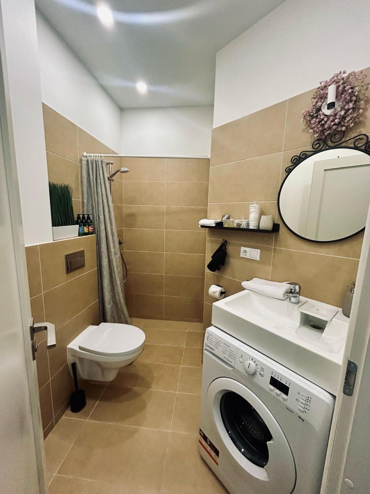 1212 Apartments With Free Parking Riga Esterno foto